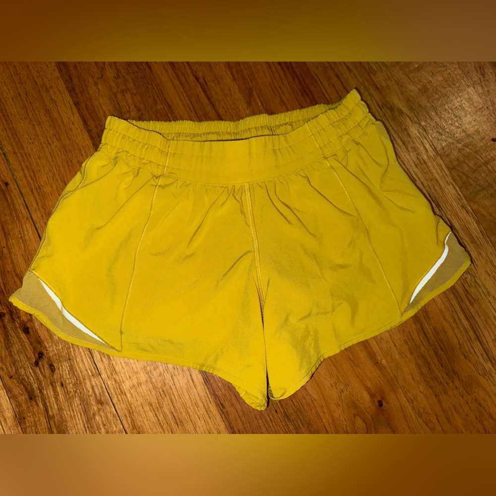 Lululemon Hotty Hot Short 2.5” size 8